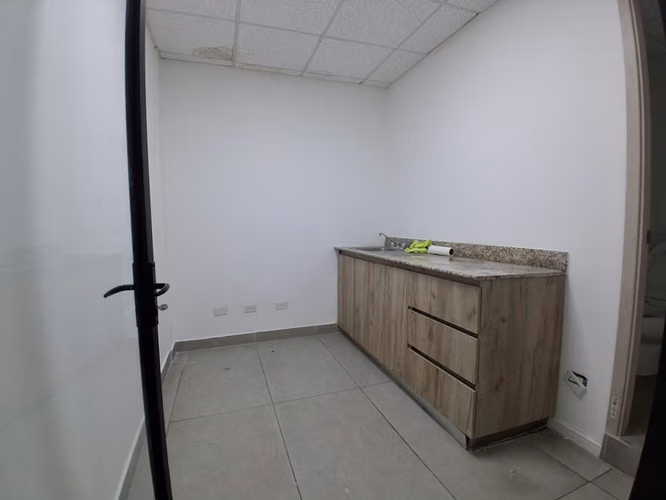 SE ALQUILA OFICINA EN PAITILLA