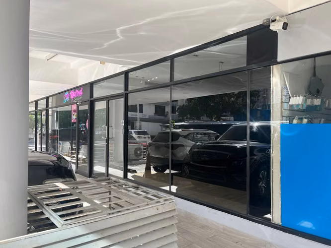 Banco vende Local Comercial en calle uruguay - Imagen 3