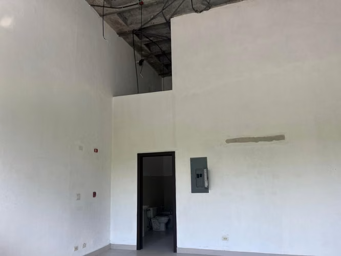 Banco Vende Local Comercial en calle 50