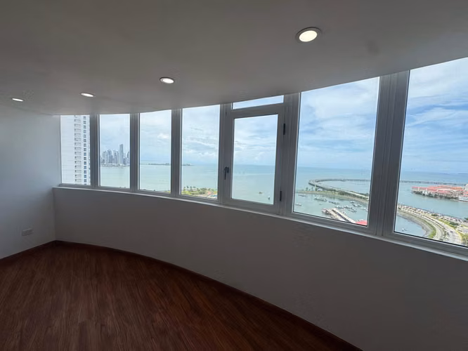 AV BALBOA | SE VENDE | 60M2 | 1 REC | 1 BAÑO | 1 PARKING | DEPOSITO | VISTA 180°