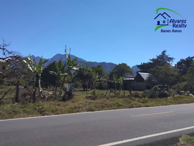 ID# L-0053 Lote en venta para uso mixto