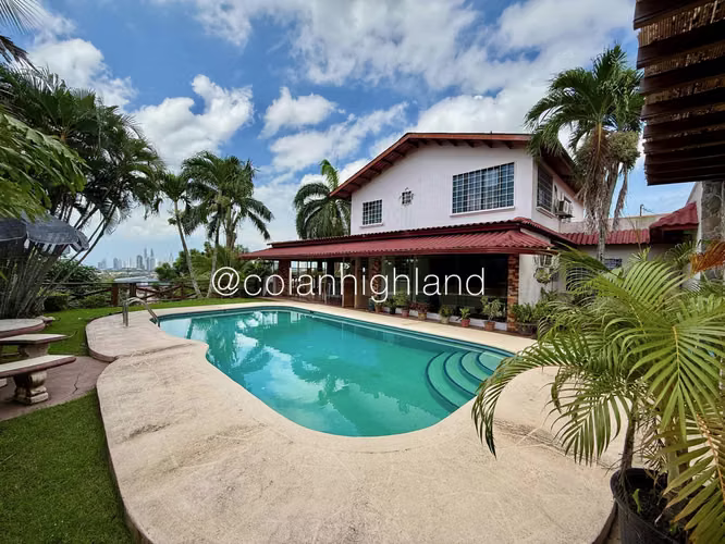 Se Vende Casa con Pisicna en Villa Lucre - Imagen 11