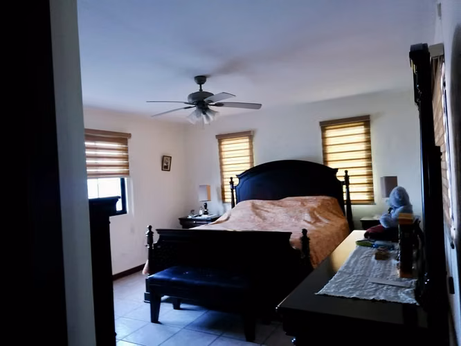 Se Vende Casa con Pisicna en Villa Lucre - Imagen 5