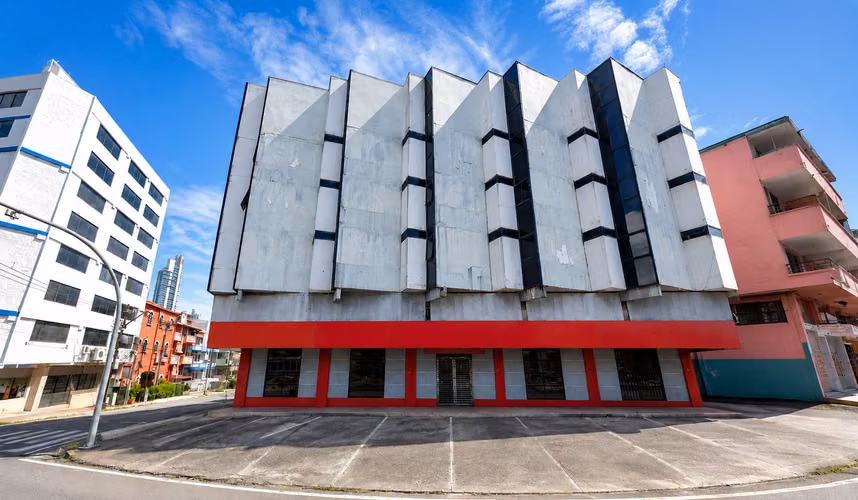 Commercial Building for Rent in Calidonia, 3,330m2 of construction