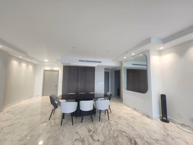 Apartamento en venta en primera línea en Costa del Este MC
