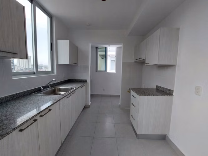 Parque Lefevre, Apartamento en PH SOLOK.