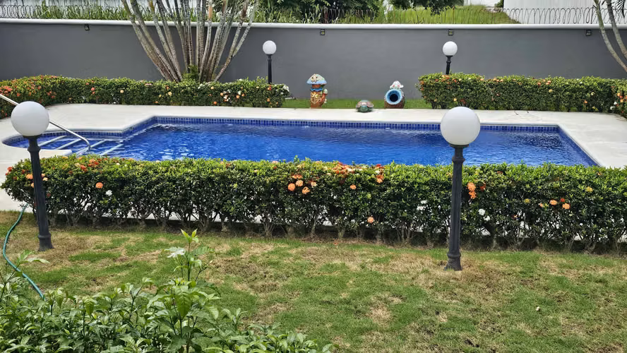 Casa en Venta en Coronado con Piscina y Terreno de 1000m²