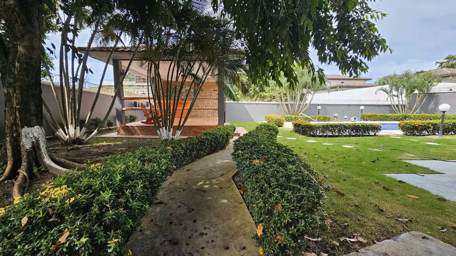 Casa en Venta en Coronado con Piscina y Terreno de 1000m²