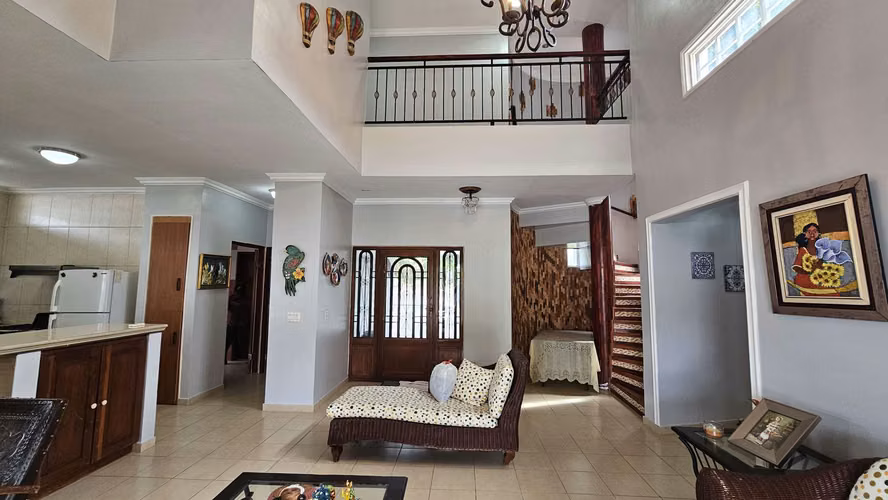Casa en Venta en Coronado con Piscina y Terreno de 1000m²