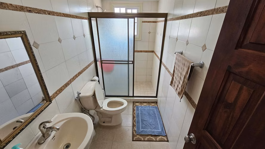 Casa en Venta en Coronado con Piscina y Terreno de 1000m²