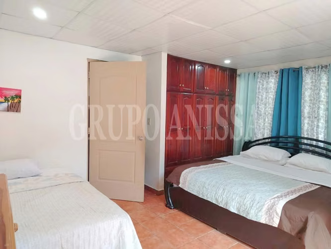 OPORTUNIDAD! Se Vende Casa en Gorgona Con Amplio Lote