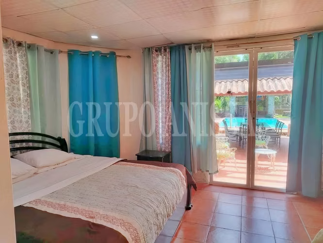 OPORTUNIDAD! Se Vende Casa en Gorgona Con Amplio Lote