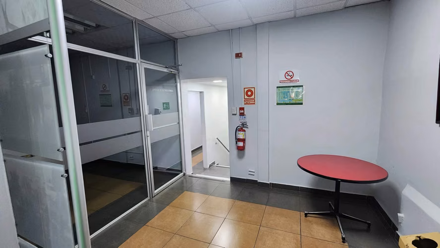 Edificio Comercial y Galera | frente a Transístmica