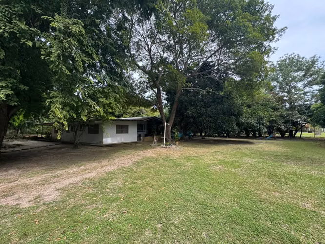 Venta de Casa con terreno Playa Santa Clara Árboles Frutales