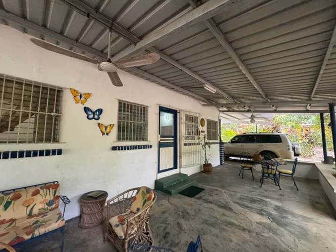 Venta de Casa con terreno Playa Santa Clara Árboles Frutales