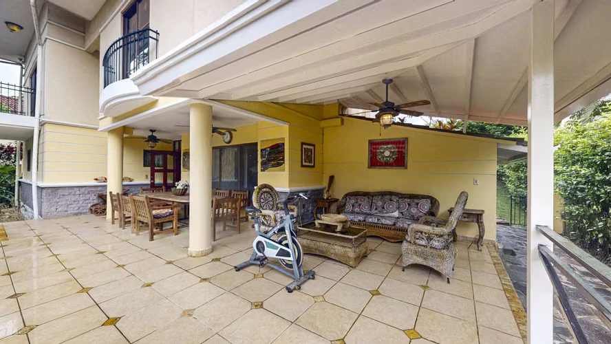 Venta de amplia casa con piscina en Parque Residencial Camino de Cruces – El Dorado