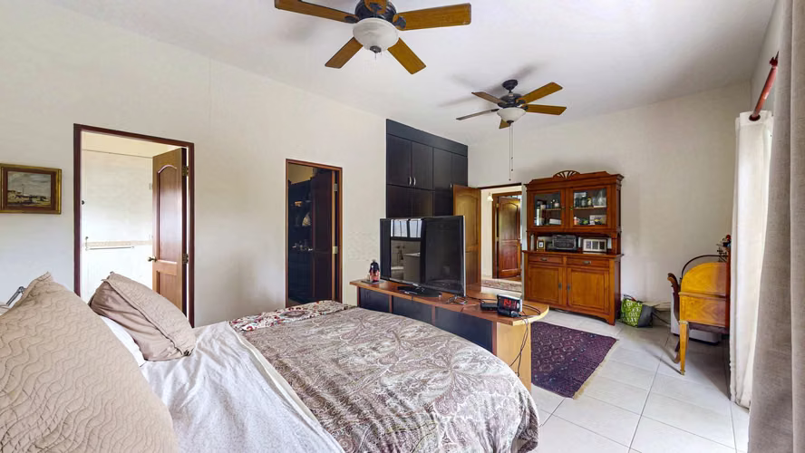 Venta de amplia casa con piscina en Parque Residencial Camino de Cruces – El Dorado
