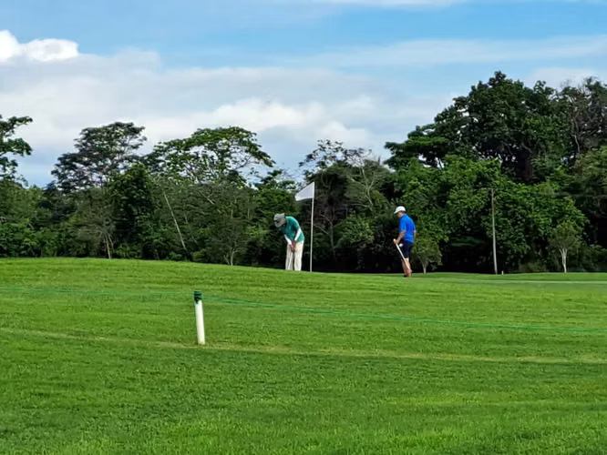 Decameron: Villa de dos pisos con 4 recámaras frente al lago
