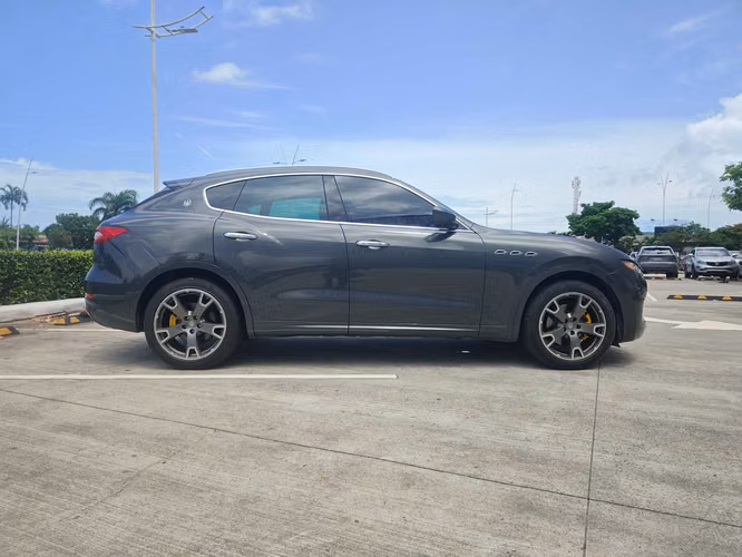 Maserati Levante Ermenegildo Zegna