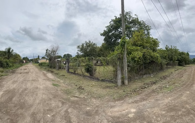 Terreno en esquina en Chame – Excelente ubicación y acceso