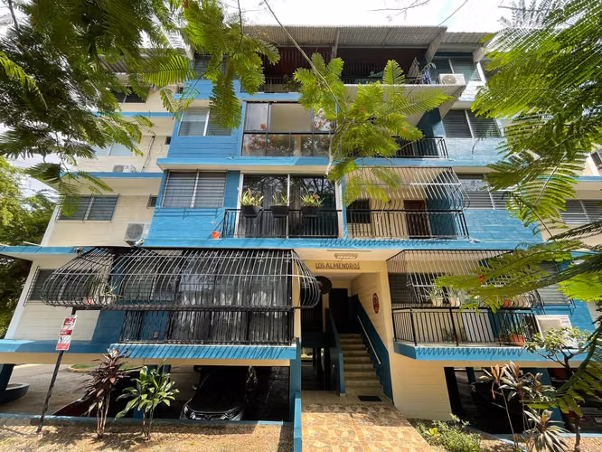 Venta $90,000 Apartamento en Urbanización Los Pinos