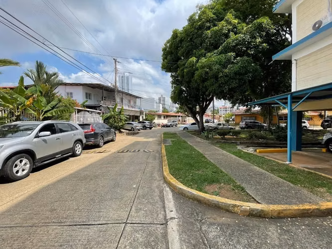 Venta $90,000 Apartamento en Urbanización Los Pinos