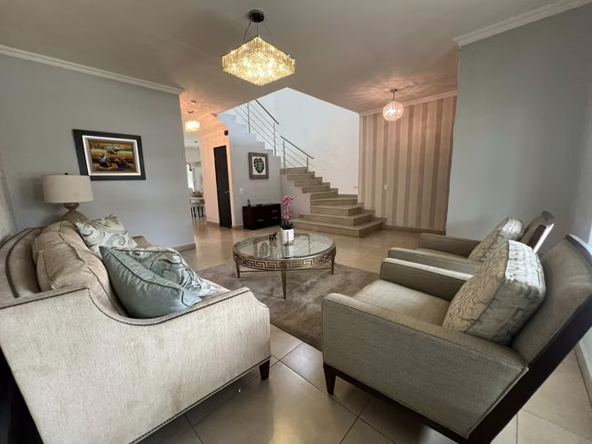 Casa en Venta en Dorado Village, Condado del Rey