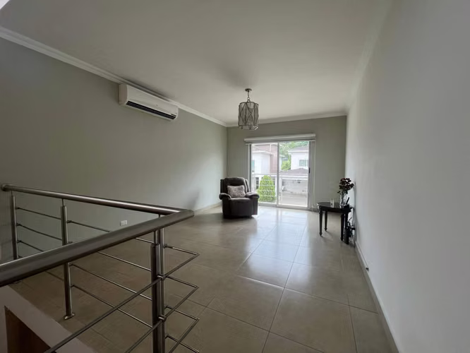 Casa en Venta en Dorado Village, Condado del Rey