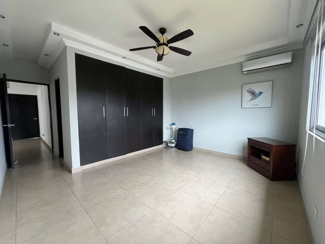 Casa en Venta en Dorado Village, Condado del Rey