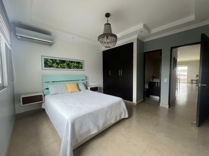 Casa en Venta en Dorado Village, Condado del Rey