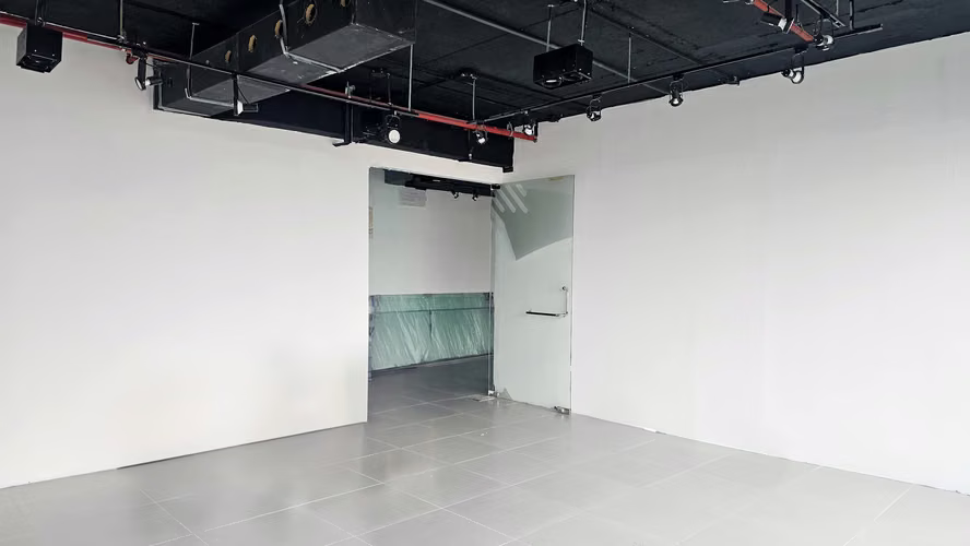 Oficina con divisiones en Punta Pacífica - PH Oceania Business Plaza