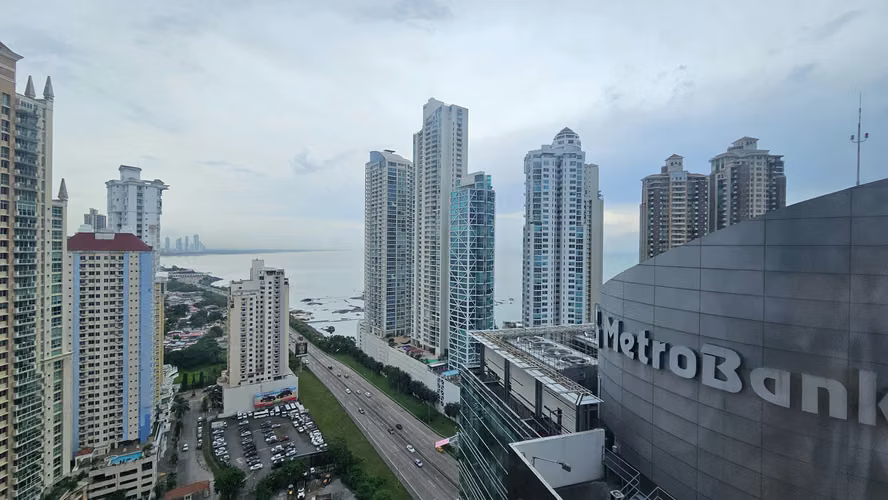 Oficina con divisiones en Punta Pacífica - PH Oceania Business Plaza