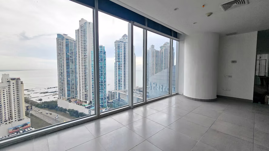 Oficina con divisiones en Punta Pacífica - PH Oceania Business Plaza