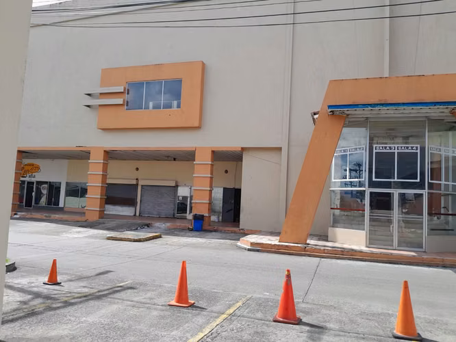 SE VENDE LOCAL COMERCIAL EN MILLA 8