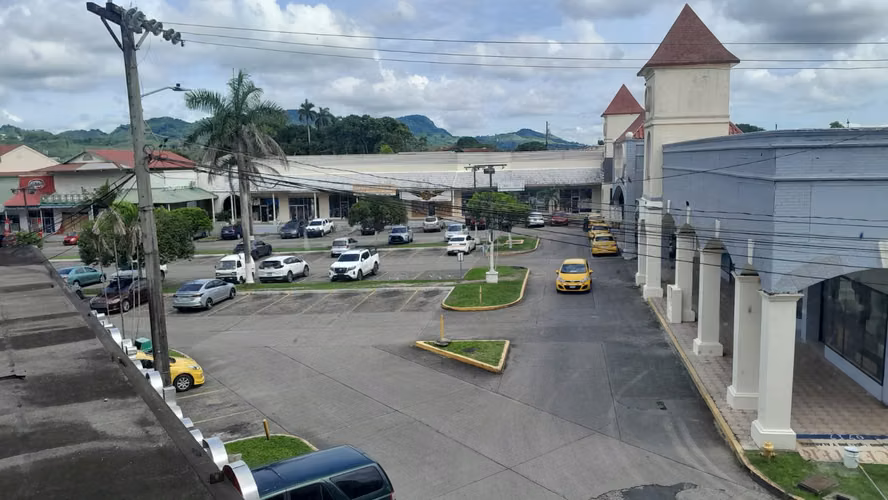 SE VENDE LOCAL COMERCIAL EN MILLA 8