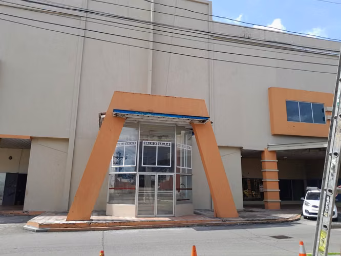 SE VENDE LOCAL COMERCIAL EN MILLA 8