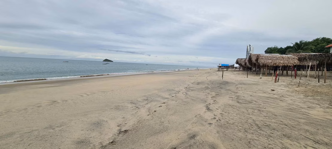 VENDO CASA. SANTA CLARA. PLAYA. RIO HATO.