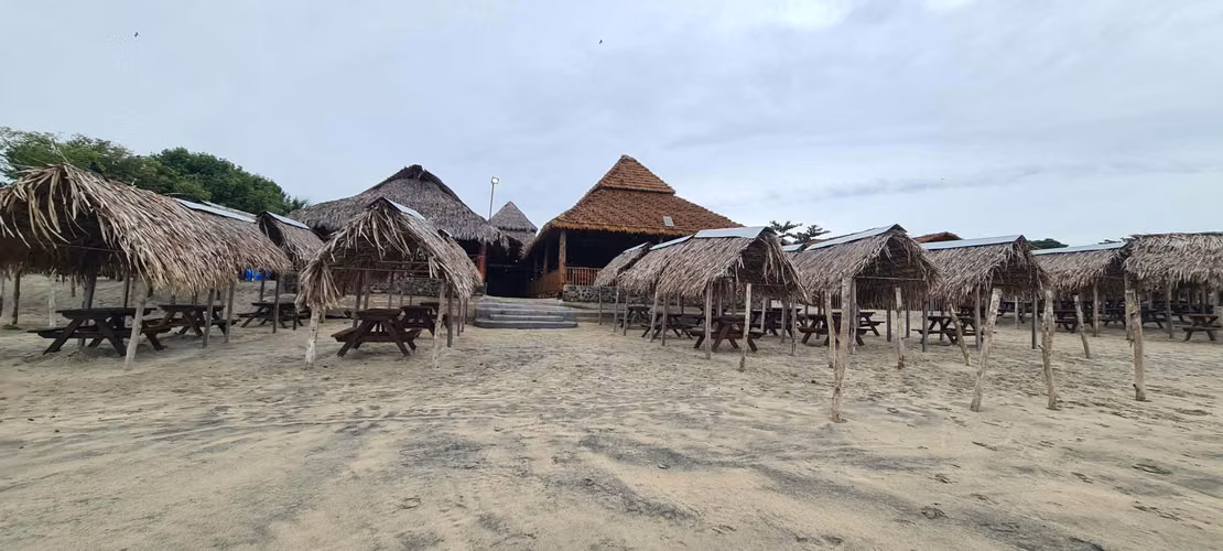 VENDO CASA. SANTA CLARA. PLAYA. RIO HATO.