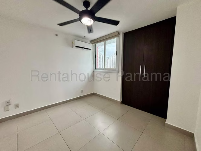 Venta de Apartamento de 90 m2 en PH Simjá, Altos del Golf 25-9477GG