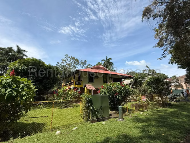 Venta de Casa Dúplex con 454 m2 de Terreno en Diablo 25-9629GG