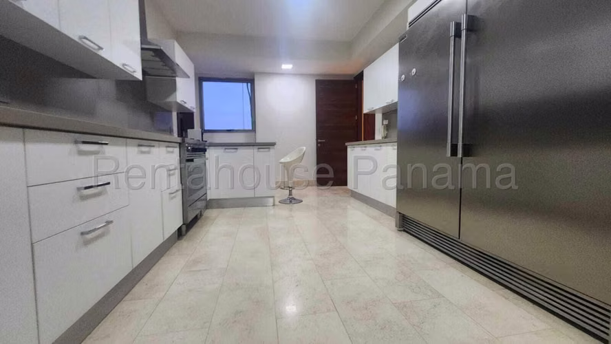 Venta de Apartamento de 235 m2 en PH Greenview, Santa María 26-276GG