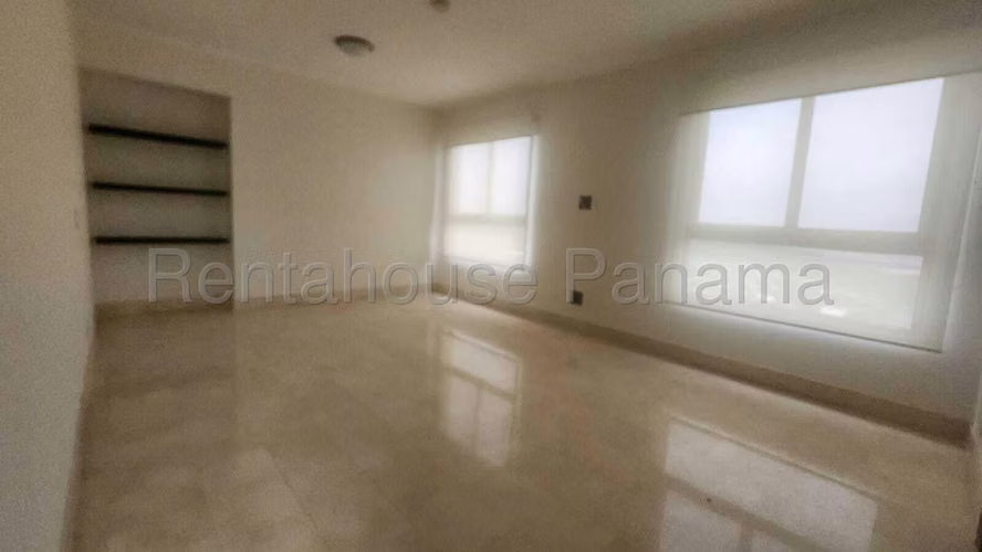 Venta de Apartamento de 235 m2 en PH Greenview, Santa María 26-276GG