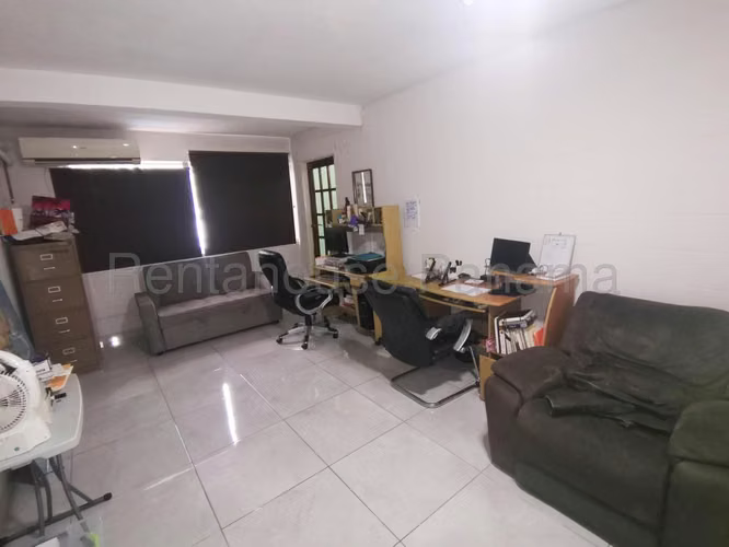 Vendo Casa con 457 m² de Terreno en Los Ríos 26-8725GG