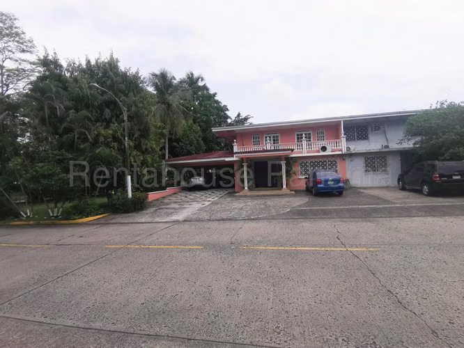 Vendo Casa con 457 m² de Terreno en Los Ríos 26-8725GG