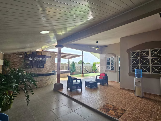 Se alquila casa en Brisas de los Guayacanes, Chitré