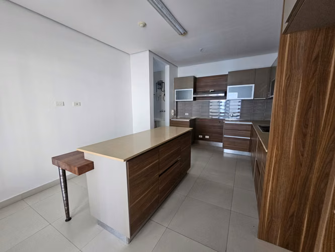 BANCO VENDE APARTAMENTO EN P.H. MARBELLA 47 - Imagen 4