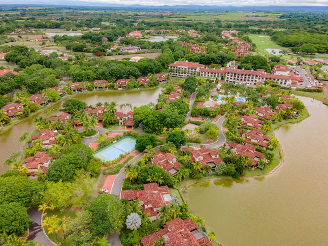 Elegante Apartamento de 3 Recámaras con Vista al Lago en Buenaventura