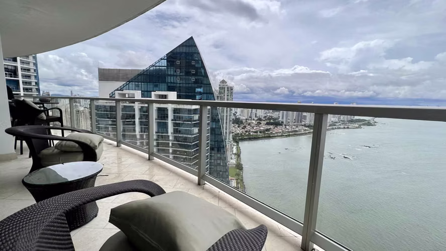 Apartamento con vista infinita en el icónico PH TOC (JW Marriott)
