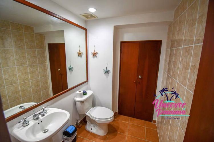 Hermosa casa adosada de cuatro dormitorios con piscina