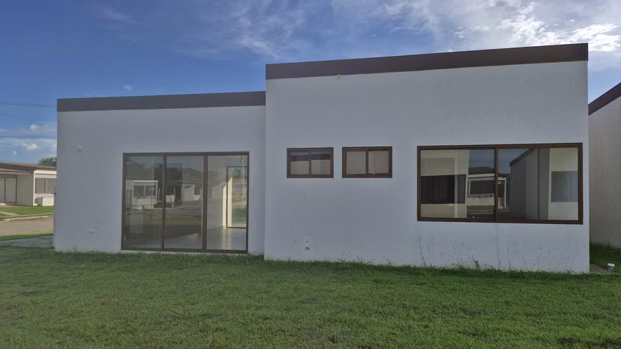 Nuevas de ENTREGA INMEDIATA en Coclé: INTERES PREFERENCIA, mar y confort urbano